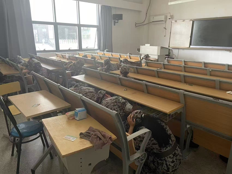 6 法治教育讲座.jpg