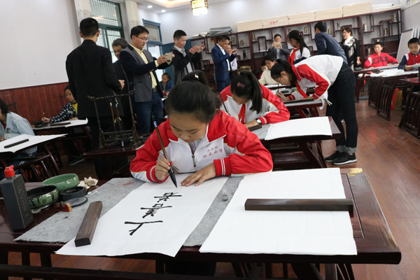 合肥市六校散漫字画大赛在庐江县松元小学举行